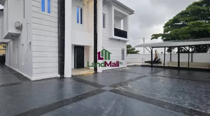 Distressed Sale A luxurious 5 bedroom fully detached duplex with Bq in Pinnock Beach Estate, Osapa, Lekki. Lagos