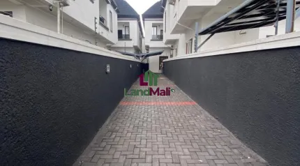 4bedroom fully detached duplex