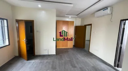 To Let – Luxury 3-Bedroom Partly Furnished Apartment