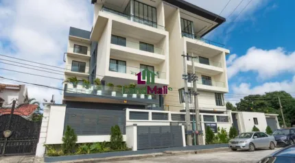 Book this cozy and cute 🥰 2 bedroom apartment  With a suspended pool 🏊‍♀️ ,  gym