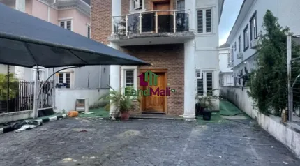 4 bed fully detached duplex with bq