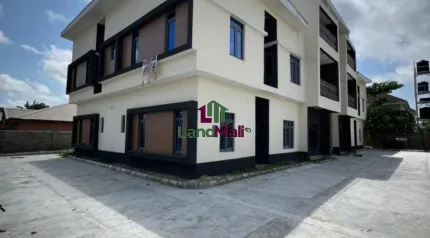 FOR RENT – 3 BEDROOM APARTMENT WITH BQ (UPSTAIRS UNIT)