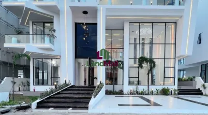 HIGH END  MODERN 5 BEDROOM DETACHED DUPLEX WITH SWIMMING POOL, BQ, CINEMA