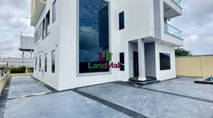 LUXURY 5BEDROOM FULLY DETACHED DUPLEX FOR SALE.