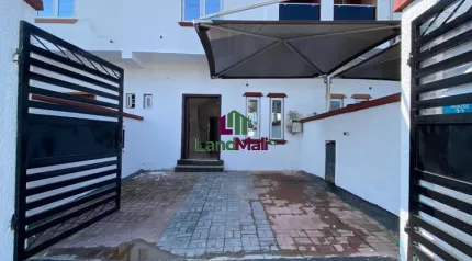 Newly Renovated 3-Bedroom Terrace Duplex*