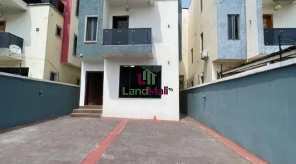 – 5 BEDROOM FULLY DETACHED DUPLEX