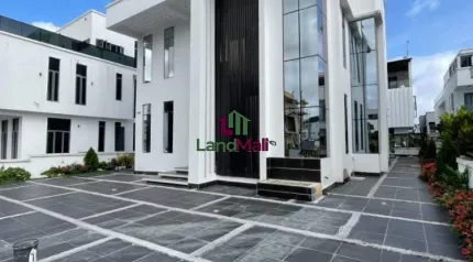 LUXURY 5BEDROOM FULLY DETACHED DUPLEX FOR SALE.