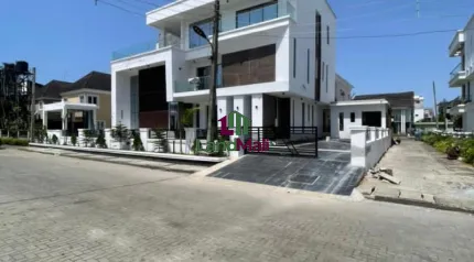 CONTEMPORARY 6BEDROOM FULLY DETACHED DUPLEX FOR SALE.