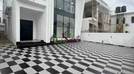 MASSIVE 5BEDROOM FULLY DETACHED DUPLEX FOR SALE