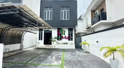 5 BEDROOM FULLY DETACHED DUPLEX WITH SWIMMING POOL
