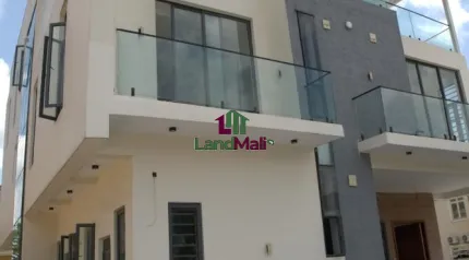 Brand new exquisitely & tastefully built 5 bedroom fully detached duplex on 2 floors sitting on approximately segun *700sqm*