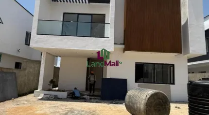 Luxury 5 Bedroom Fully Detached Duplex with Pool