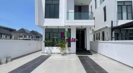 LUXURY 5BEDROOM FULLY DETACHED DUPLEX FOR SALE.