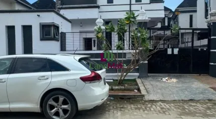 Fully detached 5 bedroom duplex with bq 