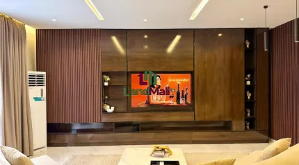 Luxe 2 bedroom apartment with a suspended swimming pool