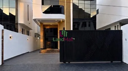 Spacious 5 Bedroom fully detached duplex with Bq Location: Vgc, Extension