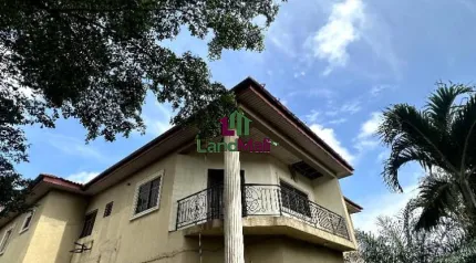 900 SQM of land with 2 duplexes on it. Can be sold separately as follows