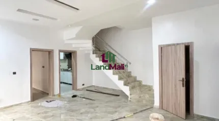 4 BEDROOM TERRACE DUPLEX AVAILABLE FOR RENT