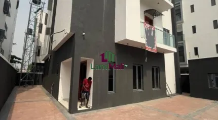 Newly Built *Fully Detached 5-bedrooms Duplex