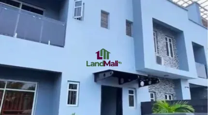 FULLY FURNISHED & SERVICED LUXURY 2 BEDROOM APARTMENT FOR IMMEDIATE RENT