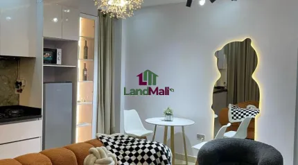 Cozy 1 Bedroom Flat + PS4, Swimming Pool & Massive Balcony