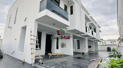 3 BED&BQ || 170 MILLION || IKOTA , LEKKI, LAGOS.