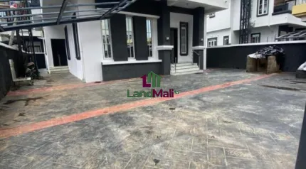 5BEDROOM FULLY DETACHED DUPLEX WITH BQ