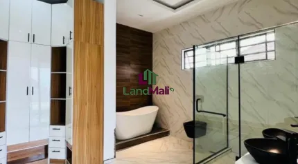 Five Bedroom Detached Duplex With Swimming Pool For Rent