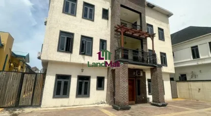 3bedroom apartment flat.  Location , osapa london.
