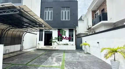5 BEDROOM FULLY DETACHED DUPLEX WITH SWIMMING POOL