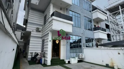5 Bedroom Triplex with BQ and mini office available for rent in  Chevron (comes with inverter)