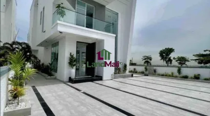 LUXURY 5 BEDROOM DETACHED DUPLEX WITH BQ, POOL, CINEMA & GYM FOR SALE
