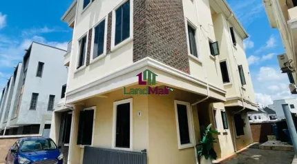 5 bedroom fully detached open compound available for rent