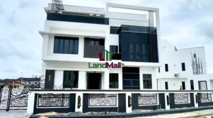 Fully detached 7 bedroom with 2 rooms bq