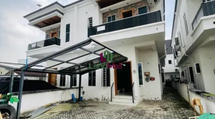 4 bedroom semi  detached open compound available for rent 