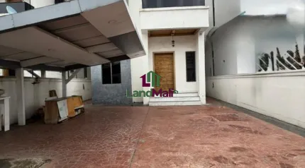 5 BEDROOM FULLY DETACHED DUPLEX AVAILABLE FOR RENT!!!