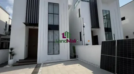 WELL FINISHED 5 BEDROOM FULLY DETACHED DUPLEX FOR SALE