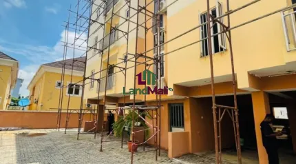 2 bedroom flat apartment  Location: chevron second toll gate 