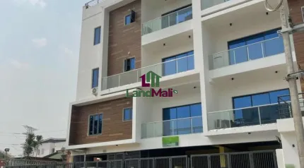 Book this cozy 🥰 and luxurious 3 Bedroom Penthouse with a  *Rooftop Pool  🏊‍♀️ 