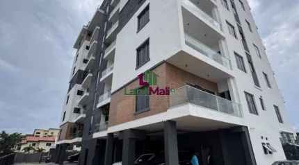 Luxury 3bedroom flat with BQ on 6th Floor. Location:  lekki phase1 right side.