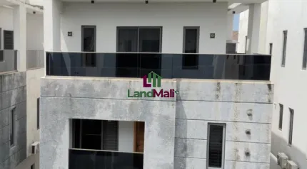 BEAUTIFUL 5 BEDROOM FULLY DETACHED DUPLEX 