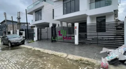 Luxurious 5 bedroom fully detached with bq and swimming pool