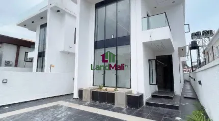 LUXURY 5BEDROOM FULLY DETACHED DUPLEX FOR SALE.