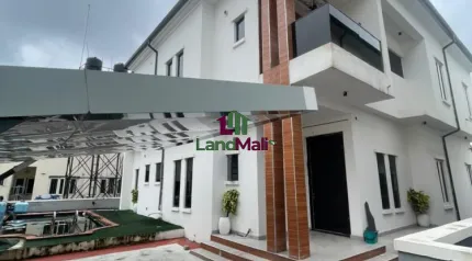 5 bedrooms with bq and swimming pool
