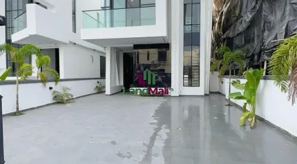 CHEVRON TOLL GATE LEKKI | N480M 5 BEDROOM FULLY DETACHED HOME WITH SWIMMING POOL, GYM ROOM, AMPLE PARKING SPACE FOR SALE