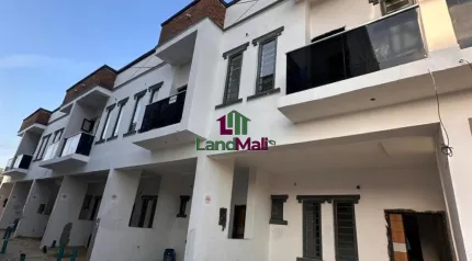 SALES ALERT* SERVICED 3 BEDROOM TERRACE DUPLEX FOR SALE!