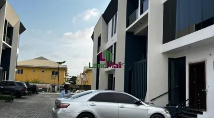  *2* *BEDROOM APARTMENT IN AN ESTATE*