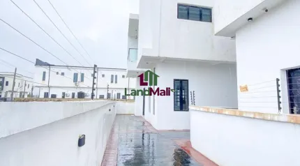 4 Bedroom Duplex for rent