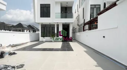 LUXURY CONTEMPORARY 5BEDROOM FULLY DETACHED DUPLEX FOR SALE.