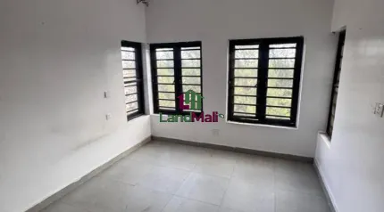 2 bedroom flat available for rent  Upstairs